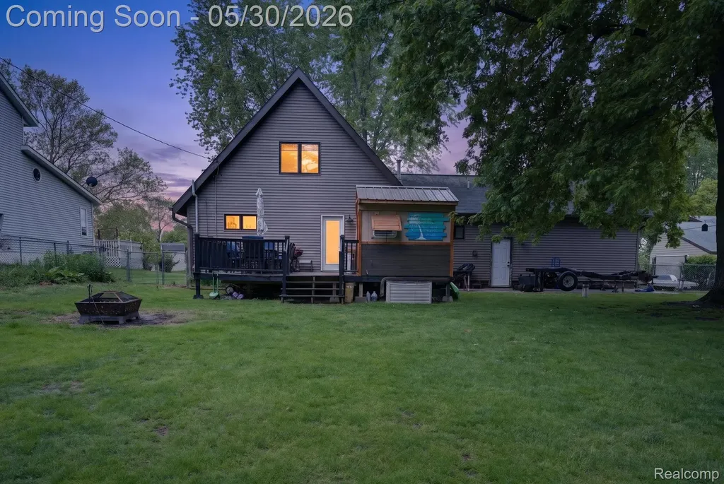 1280 Petts Road Fenton Charter Township MI 48430