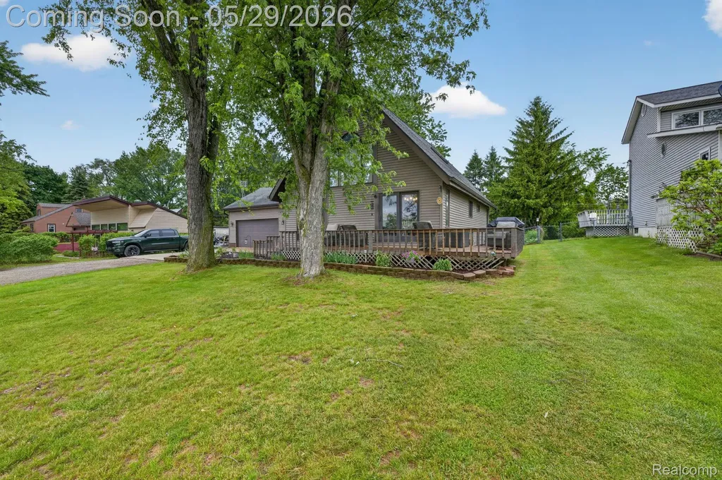 1280 Petts Road Fenton Charter Township MI 48430