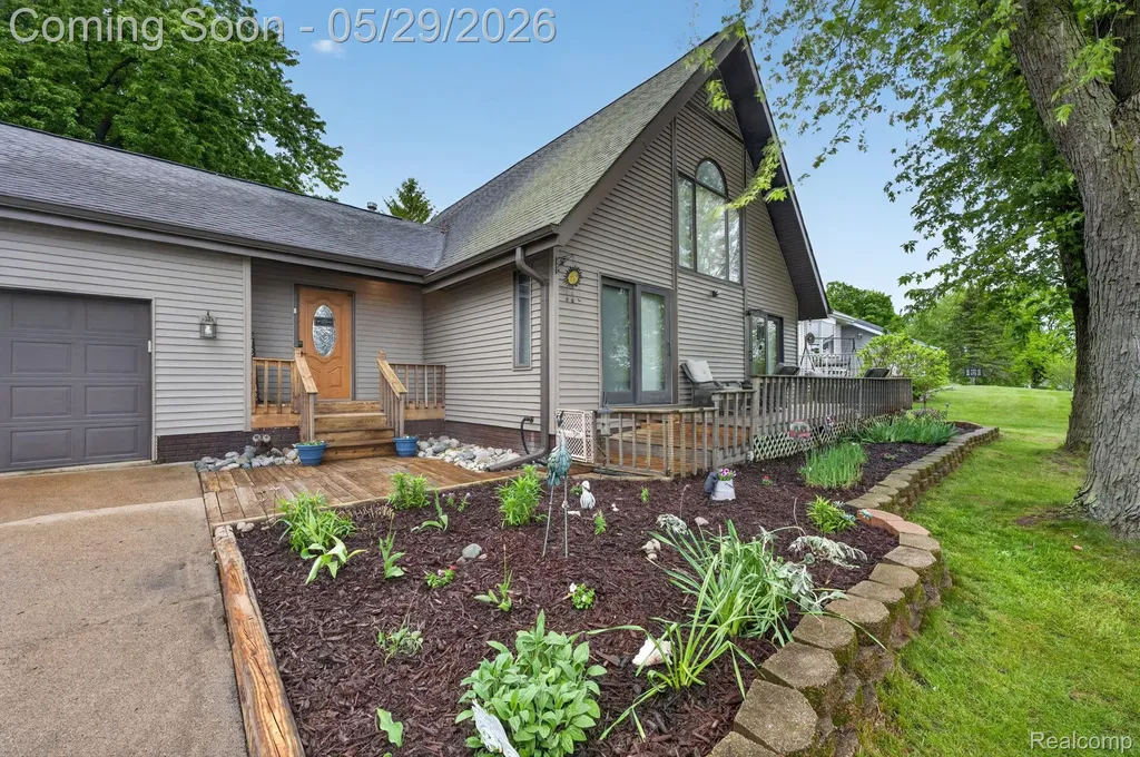 1280 Petts Road Fenton Charter Township MI 48430