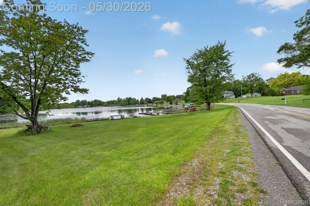 1280 Petts Road Fenton Charter Township MI 48430