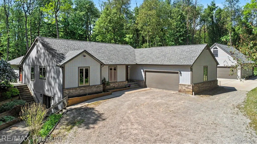 535 Wolfe Road Groveland Township MI 48462