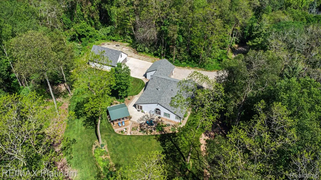 535 Wolfe Road Groveland Township MI 48462