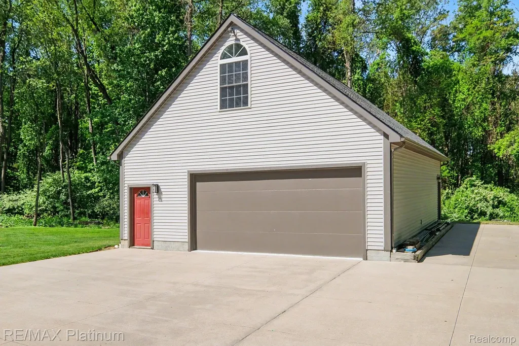 535 Wolfe Road Groveland Township MI 48462