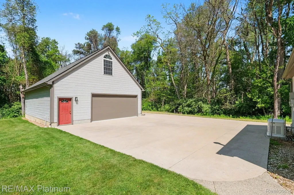 535 Wolfe Road Groveland Township MI 48462