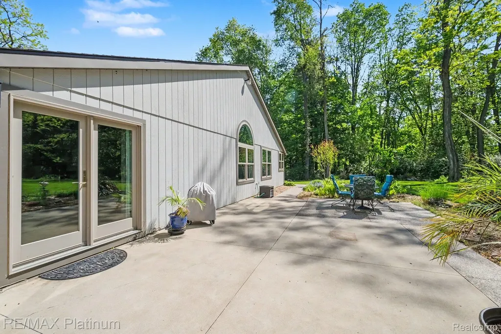 535 Wolfe Road Groveland Township MI 48462