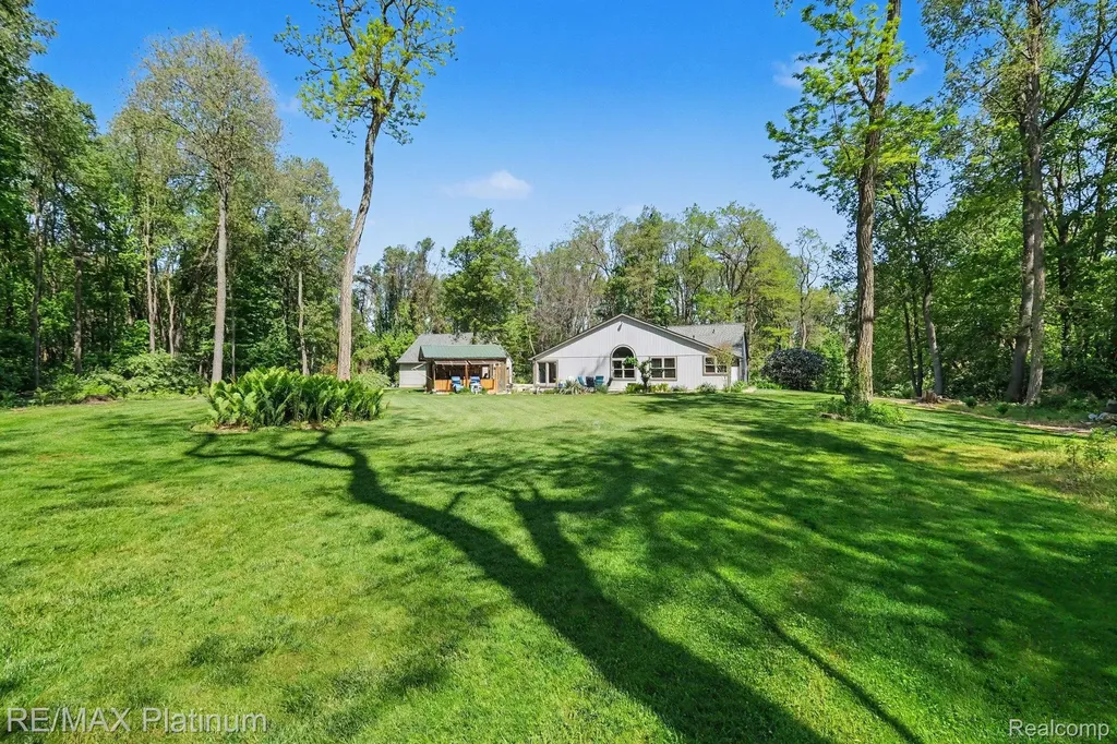 535 Wolfe Road Groveland Township MI 48462