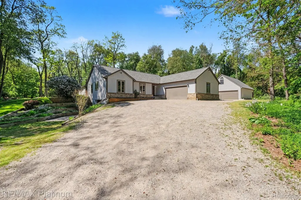 535 Wolfe Road Groveland Township MI 48462