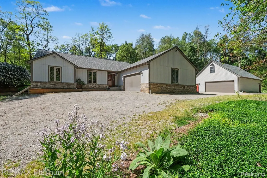 535 Wolfe Road Groveland Township MI 48462