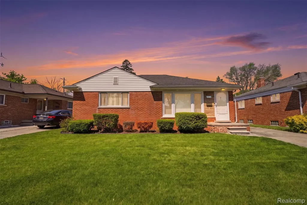 24237 Roxana Avenue Eastpointe City MI 48021