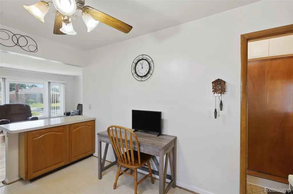 24237 Roxana Avenue Eastpointe City MI 48021