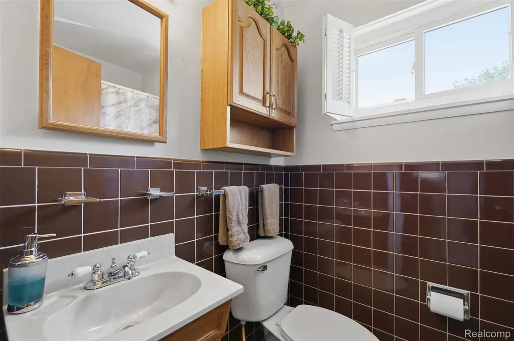 24237 Roxana Avenue Eastpointe City MI 48021