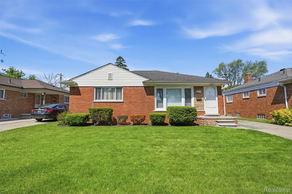 24237 Roxana Avenue Eastpointe City MI 48021