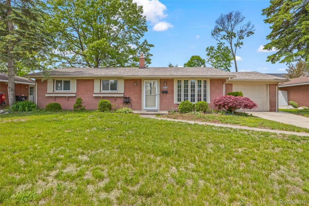 35815 Thames Street Westland City MI 48186