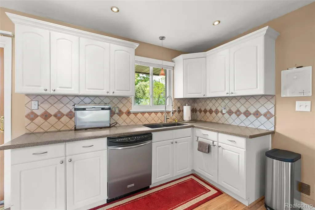 35815 Thames Street Westland City MI 48186
