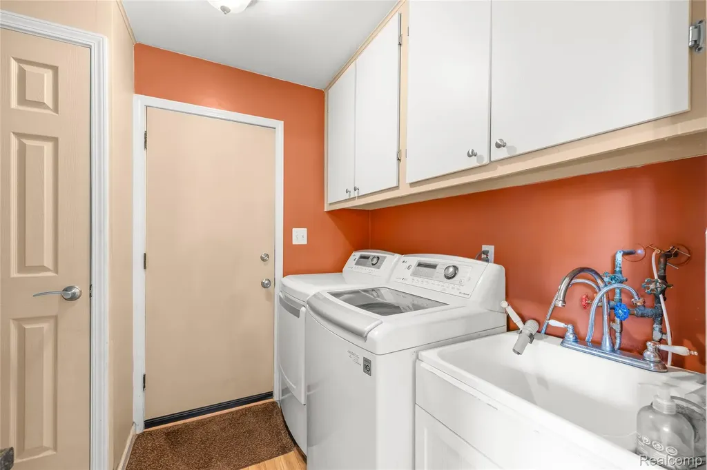 35815 Thames Street Westland City MI 48186