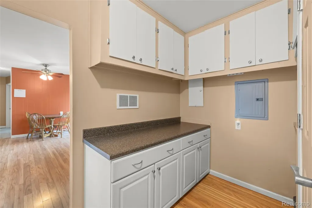 35815 Thames Street Westland City MI 48186