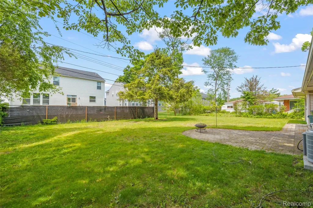 35815 Thames Street Westland City MI 48186