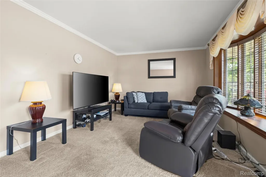 35815 Thames Street Westland City MI 48186