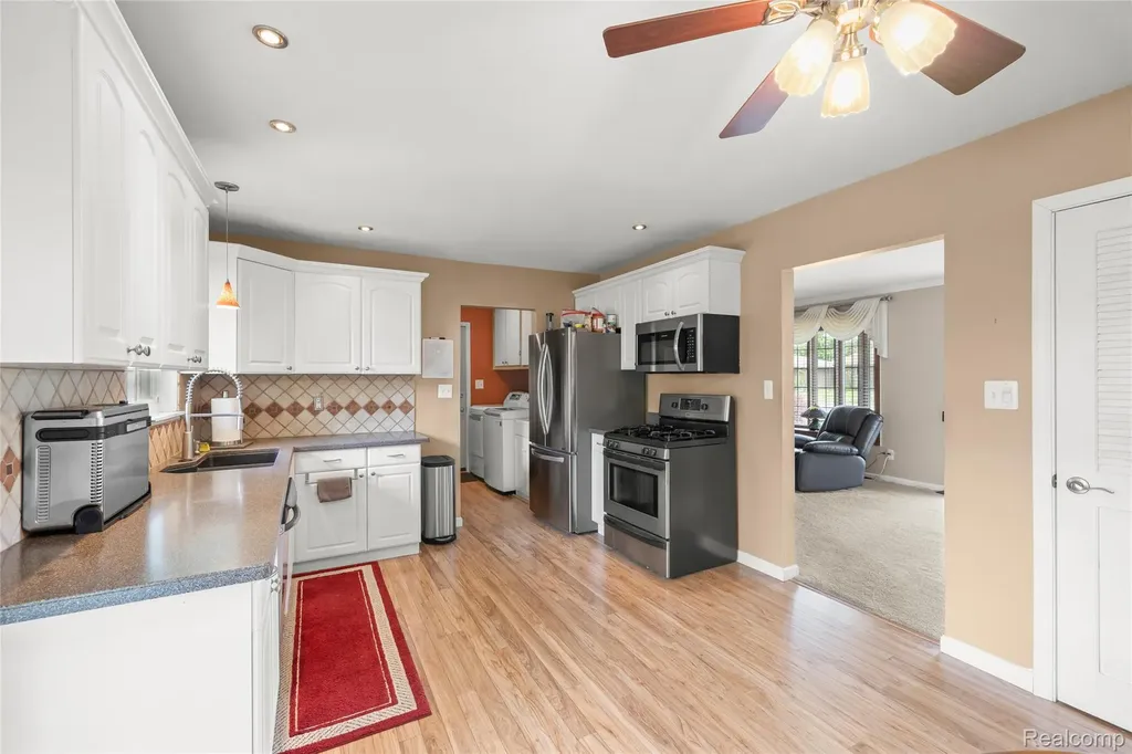 35815 Thames Street Westland City MI 48186