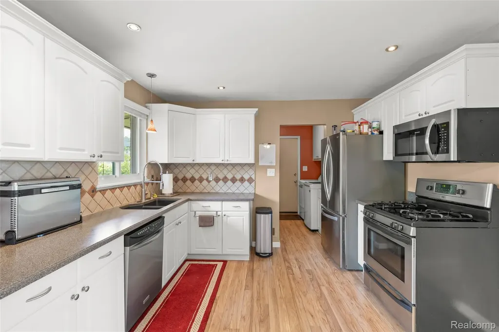 35815 Thames Street Westland City MI 48186