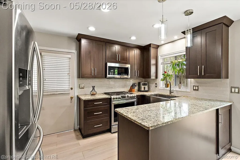 612 Royal Avenue Royal Oak City MI 48073