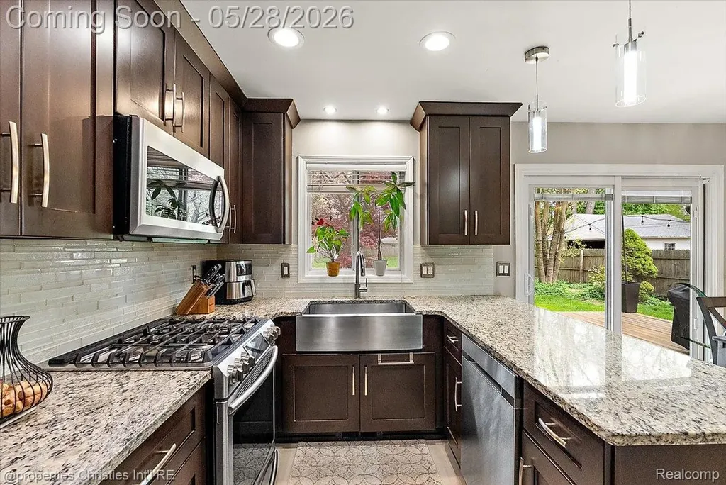 612 Royal Avenue Royal Oak City MI 48073