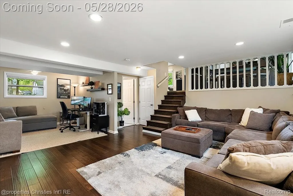 612 Royal Avenue Royal Oak City MI 48073