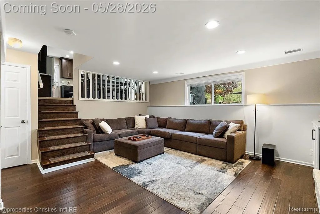612 Royal Avenue Royal Oak City MI 48073