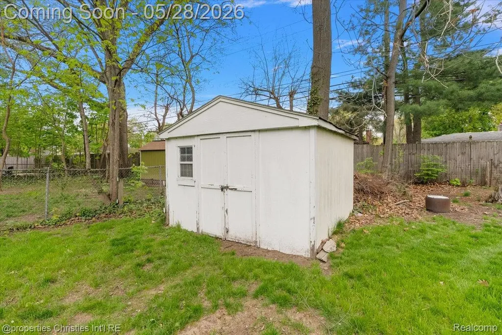612 Royal Avenue Royal Oak City MI 48073