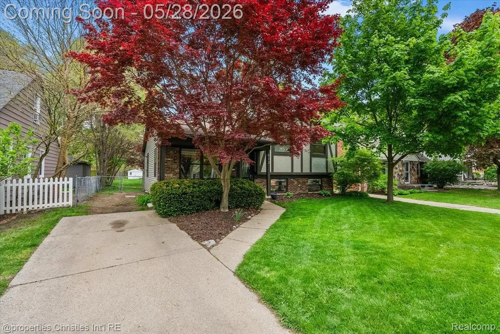 612 Royal Avenue Royal Oak City MI 48073