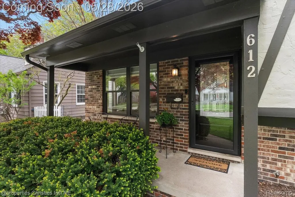 612 Royal Avenue Royal Oak City MI 48073