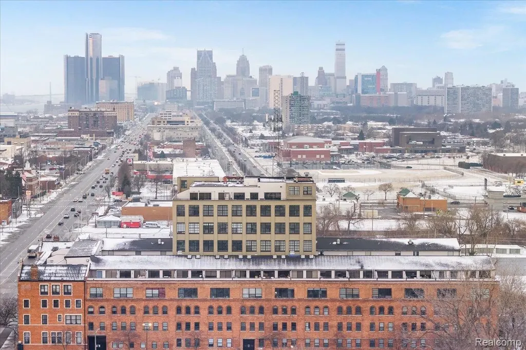 6533 E Jefferson Avenue Detroit City MI 48207