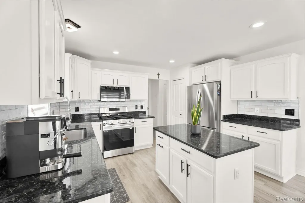 21196 Oak Ridge Drive Clinton Charter Township MI 48036