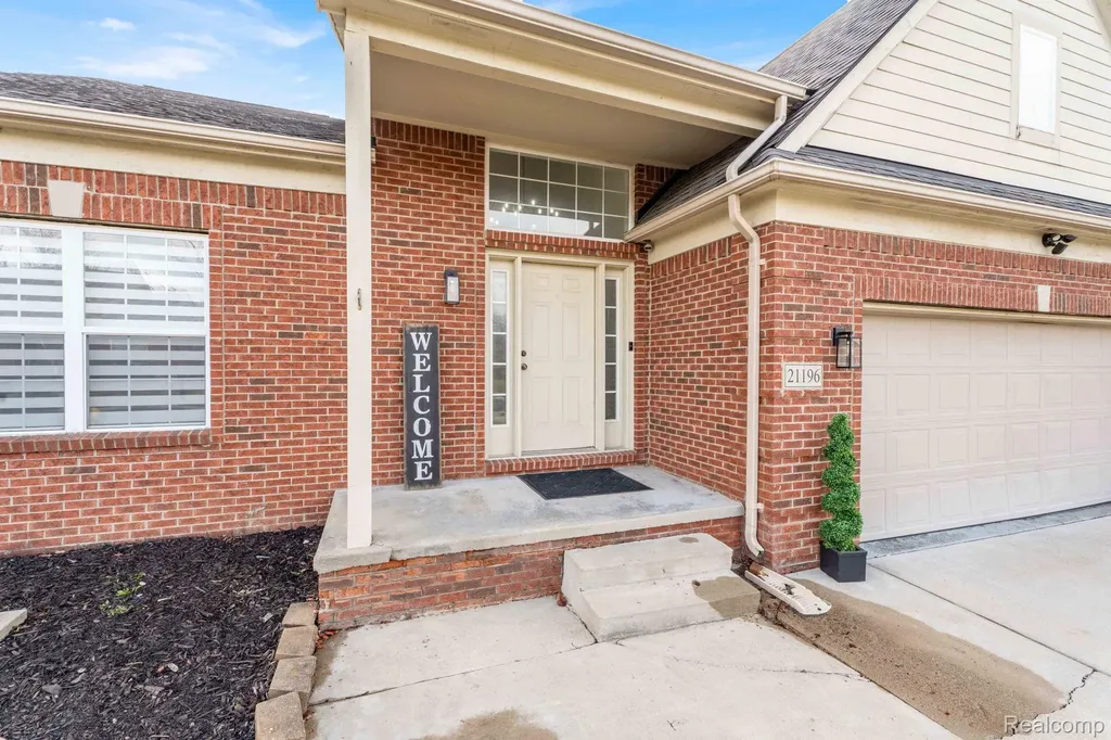 21196 Oak Ridge Drive Clinton Charter Township MI 48036