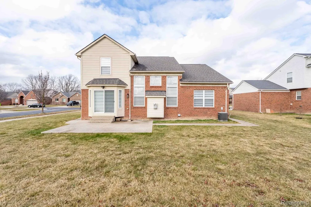 21196 Oak Ridge Drive Clinton Charter Township MI 48036