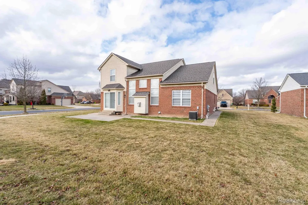 21196 Oak Ridge Drive Clinton Charter Township MI 48036