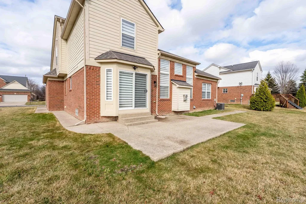 21196 Oak Ridge Drive Clinton Charter Township MI 48036