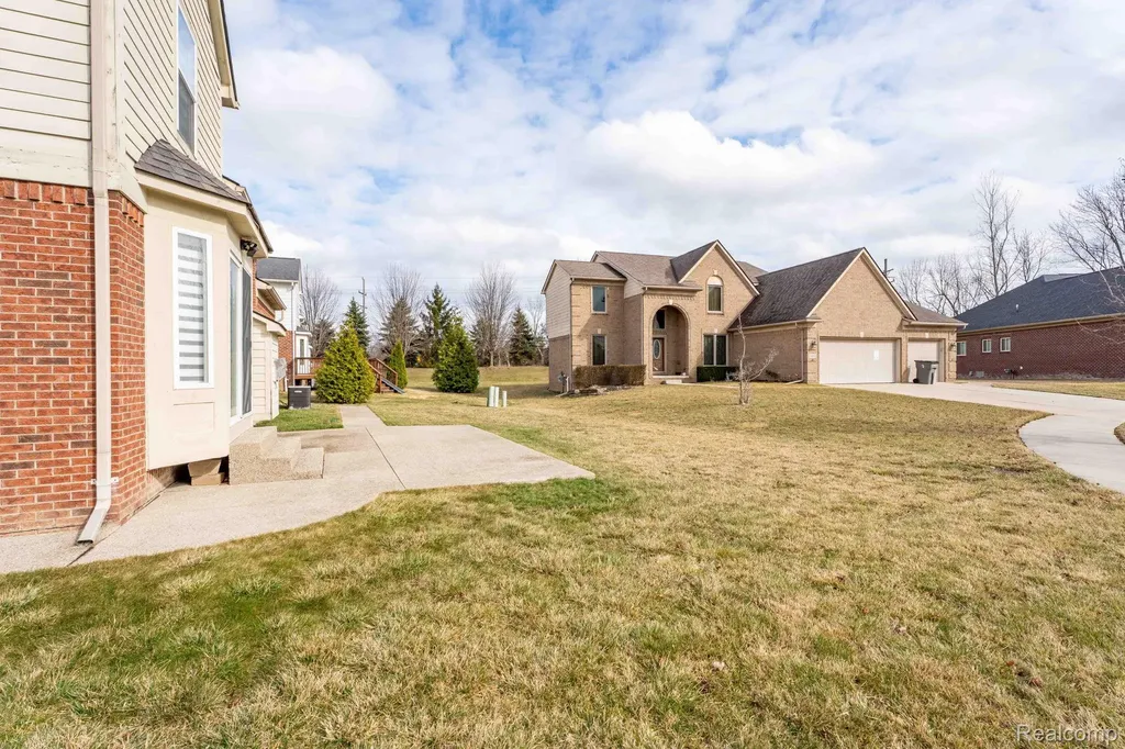 21196 Oak Ridge Drive Clinton Charter Township MI 48036