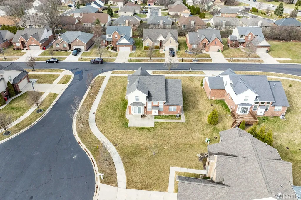 21196 Oak Ridge Drive Clinton Charter Township MI 48036