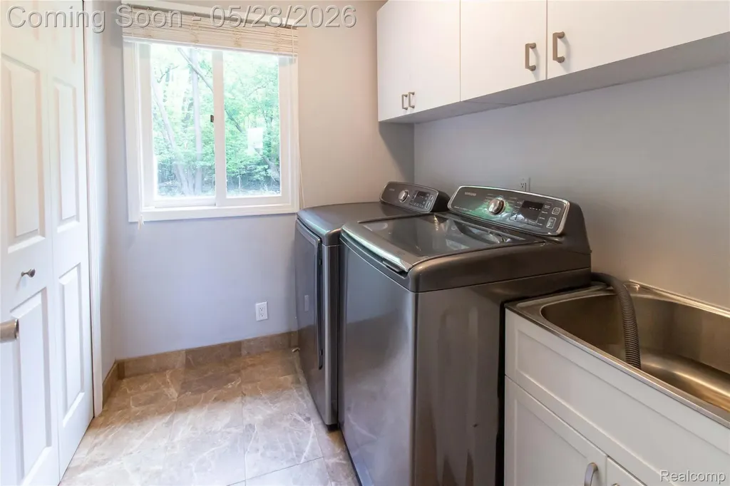 6910 Leytonstone Boulevard West Bloomfield Charter Township MI 48322