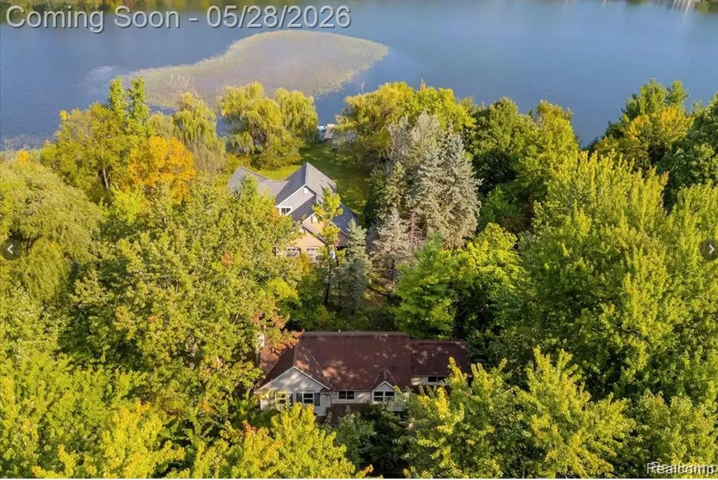 6910 Leytonstone Boulevard West Bloomfield Charter Township MI 48322