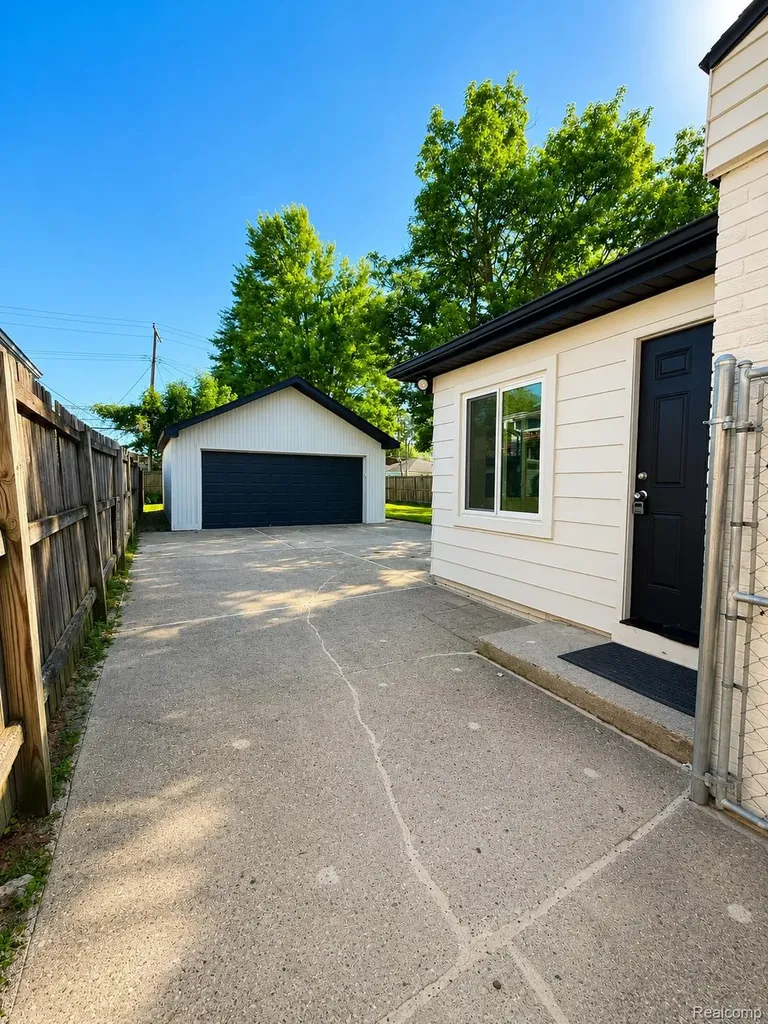 20020 Shady Lane Avenue St. Clair Shores City MI 48080