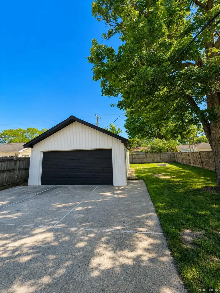 20020 Shady Lane Avenue St. Clair Shores City MI 48080