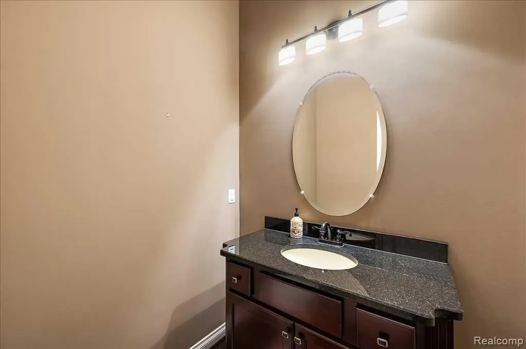2885 Ambleside Court Oakland Charter Township MI 48306