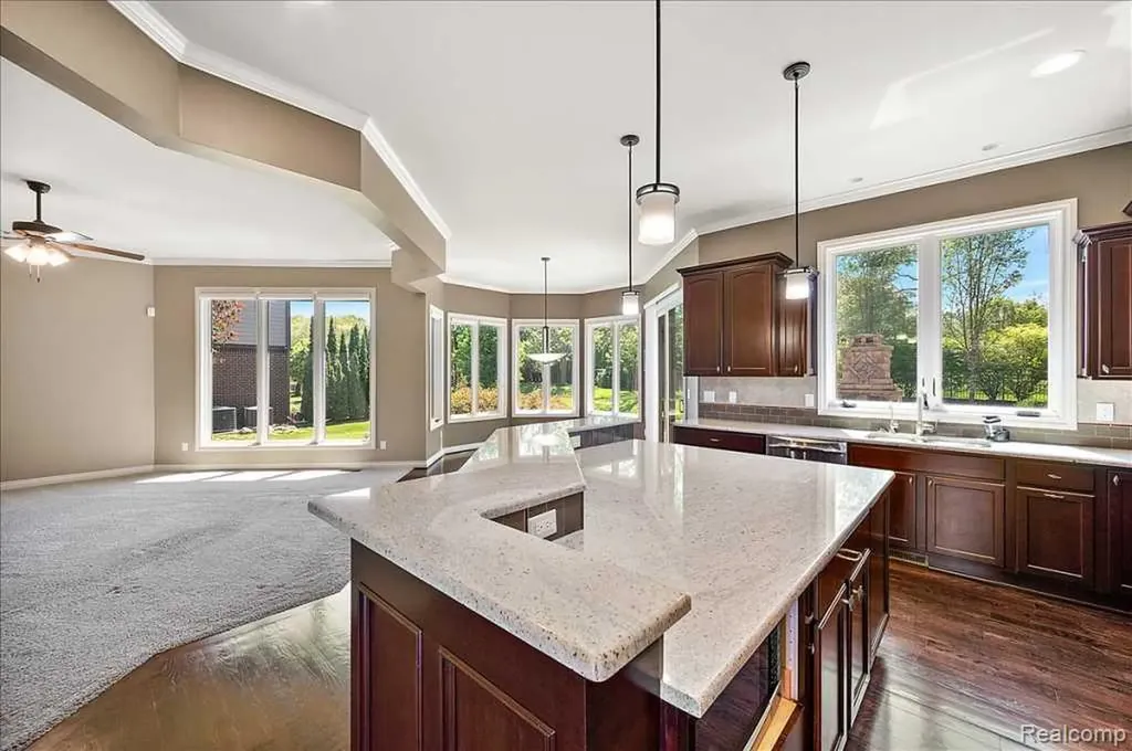 2885 Ambleside Court Oakland Charter Township MI 48306