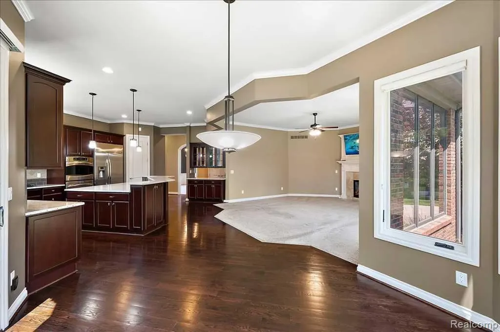 2885 Ambleside Court Oakland Charter Township MI 48306