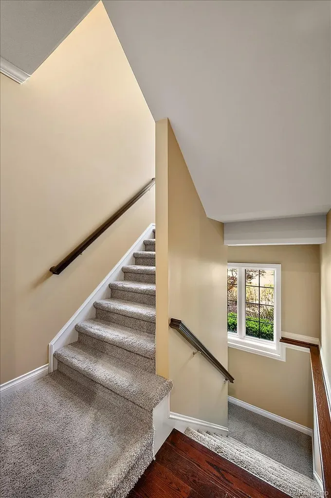 2885 Ambleside Court Oakland Charter Township MI 48306