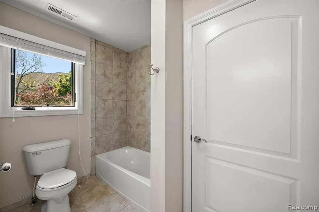 2885 Ambleside Court Oakland Charter Township MI 48306
