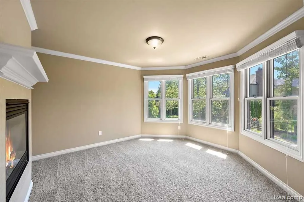 2885 Ambleside Court Oakland Charter Township MI 48306