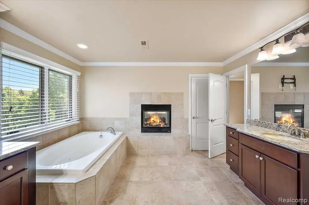 2885 Ambleside Court Oakland Charter Township MI 48306